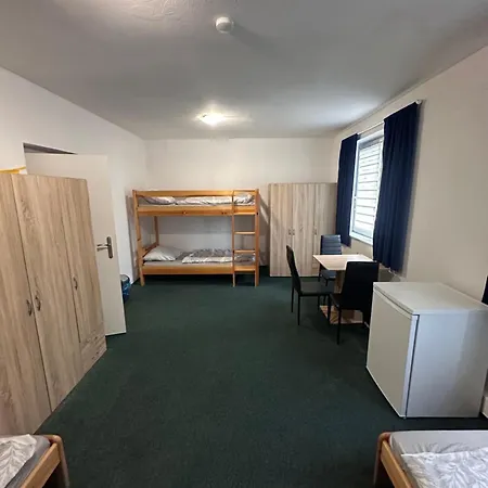 E75 Hostel *